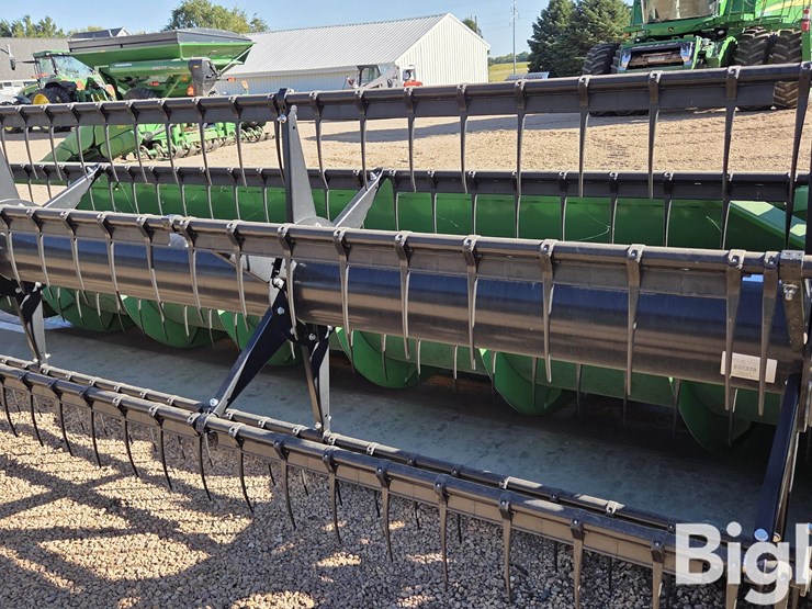 2022-john-deere-635f-image-15