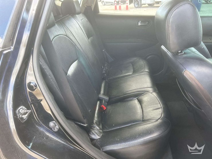 2012-nissan-rogue-image-24