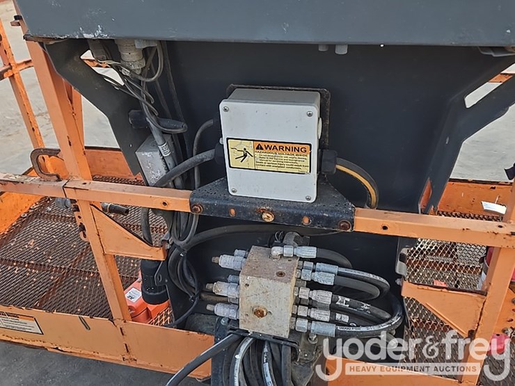 2015-jlg-600aj-image-38