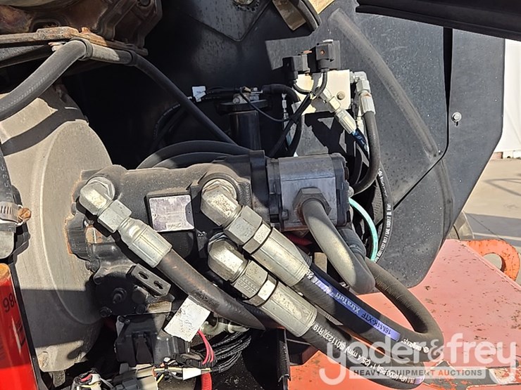 2014-jlg-600aj-image-89