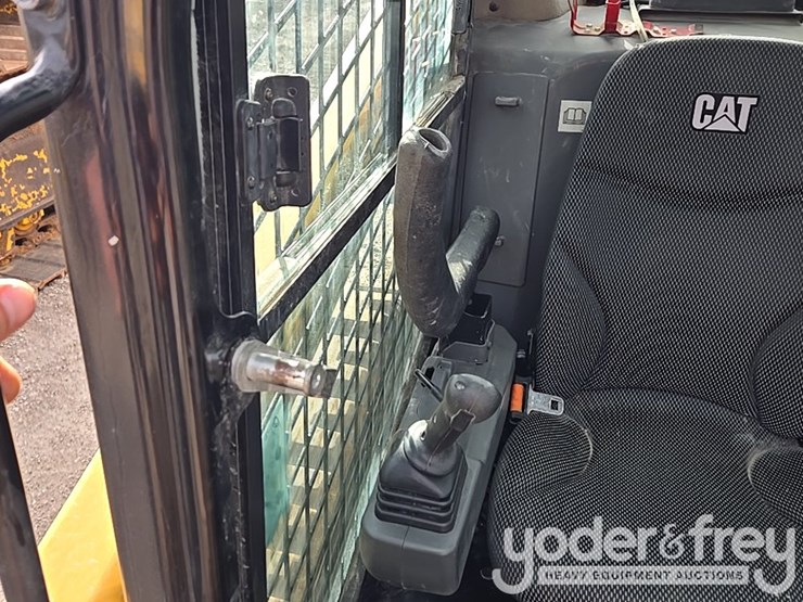 2022-caterpillar-299d3-image-49