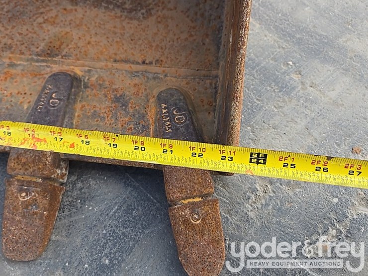 2019-deere-26g-image-26