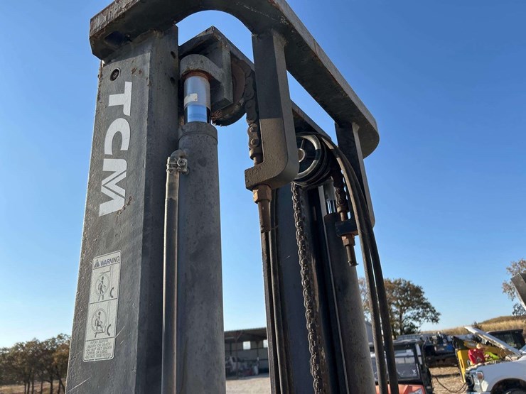 tcm-fd30t6t-5,600lb-forklift-image-19