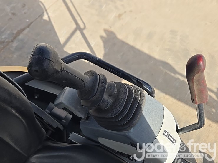 2019-deere-26g-image-55