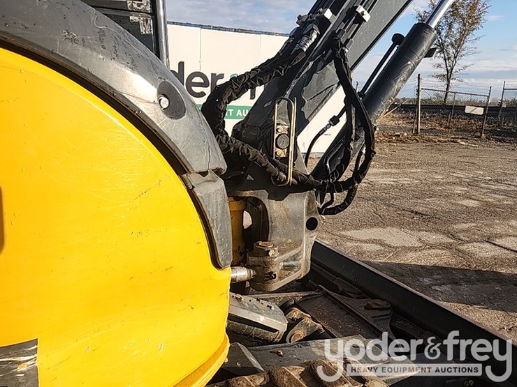 2020-deere-60g-image-25