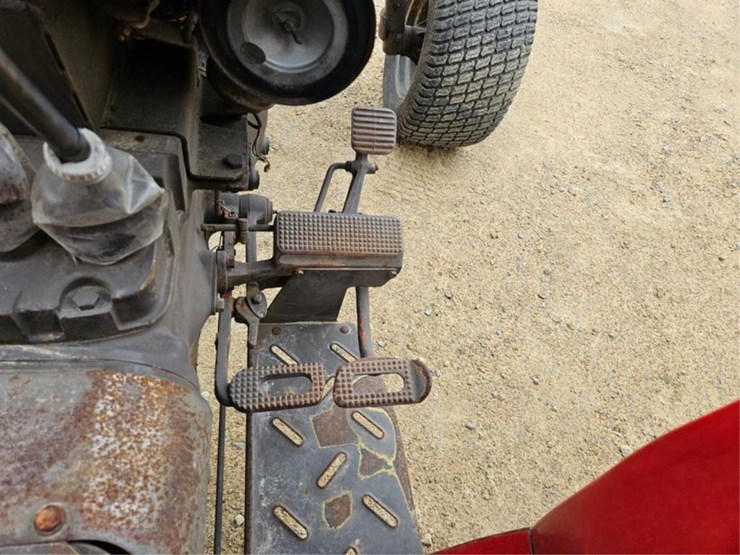 massey-ferguson-240-image-21