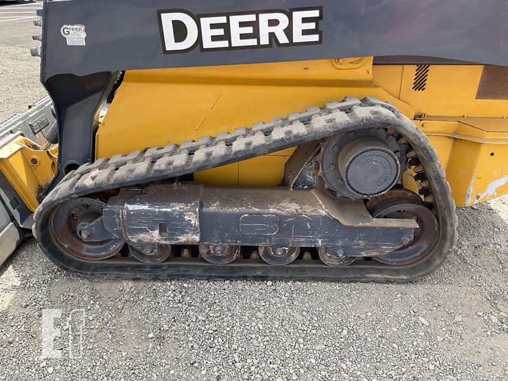 2015-deere-319e-image-13