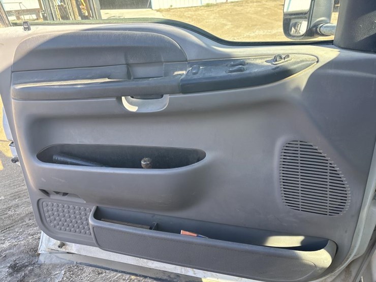 2000-ford-f550-image-37