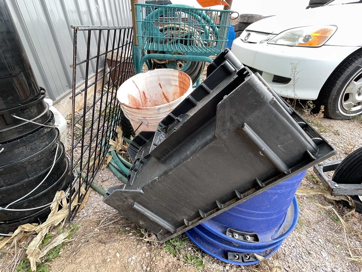 #3120-•-pile-of-lawn-and-garden-items-image-6