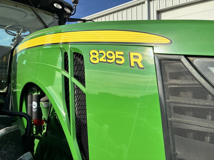 2015-john-deere-8295r-image-18