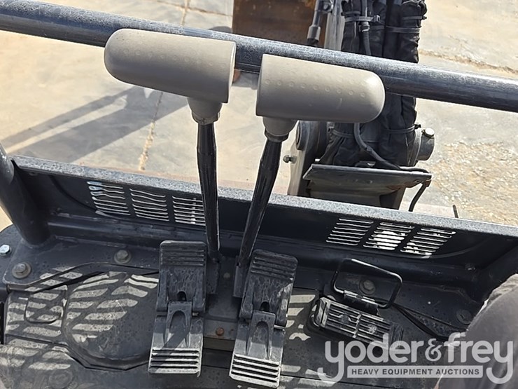 2019-deere-26g-image-54