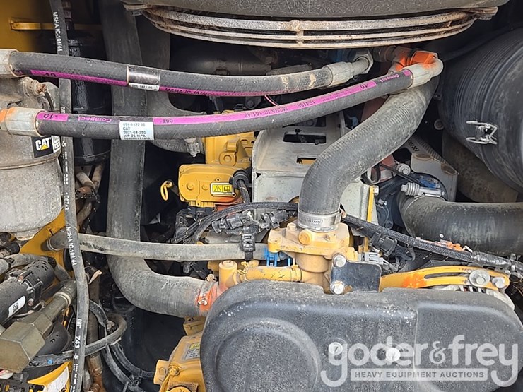 2021-caterpillar-299d3-image-32