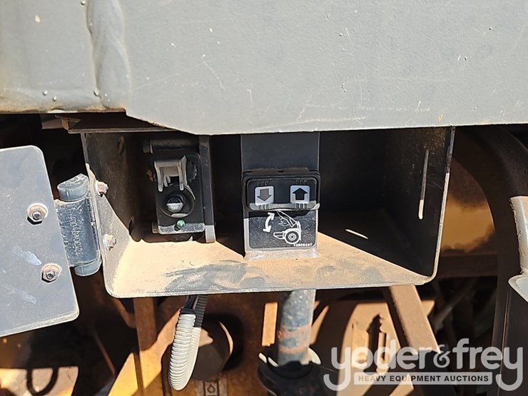 2018-volvo-sd115b-image-18