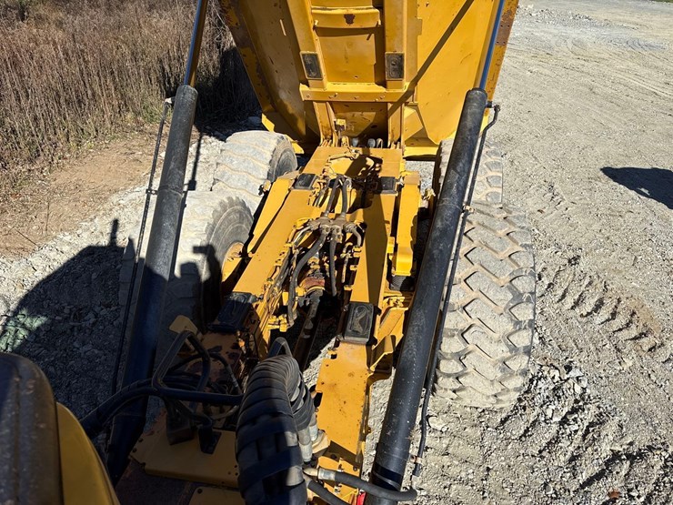 2016-caterpillar-745c-image-14