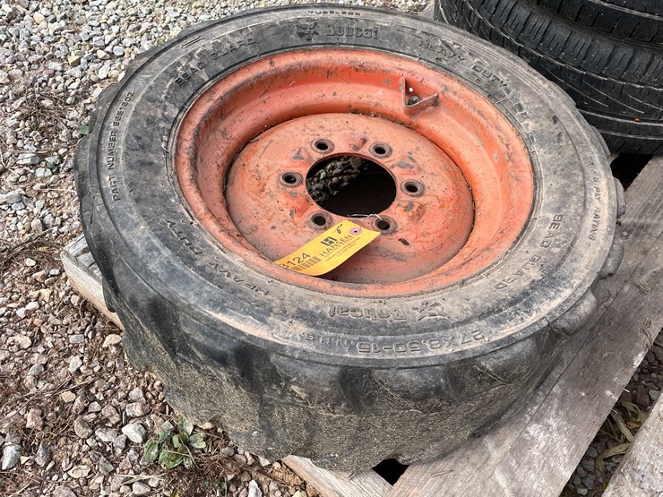 #3124-•-bobcat-skidsteer-wheel-and-tire-image-1