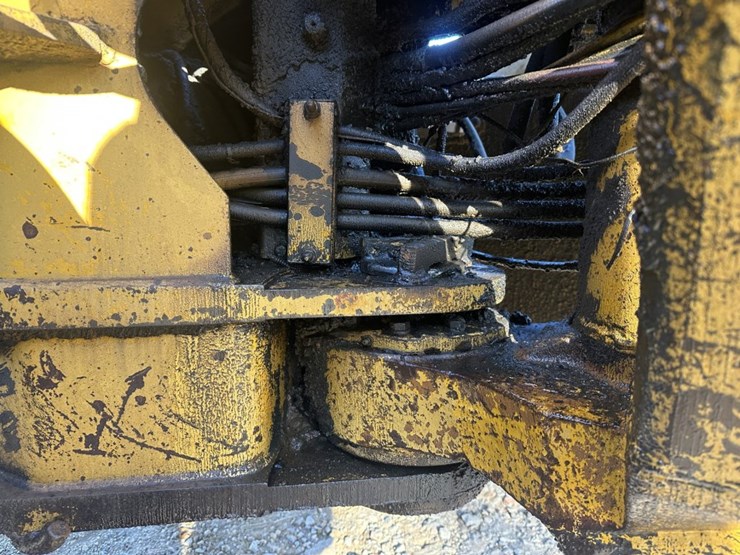 caterpillar-16g-image-18