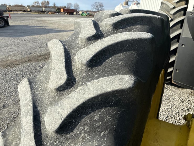 2015-john-deere-8295r-image-47