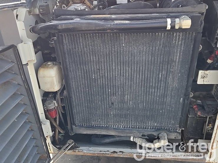 2019-takeuchi-tl8-image-32