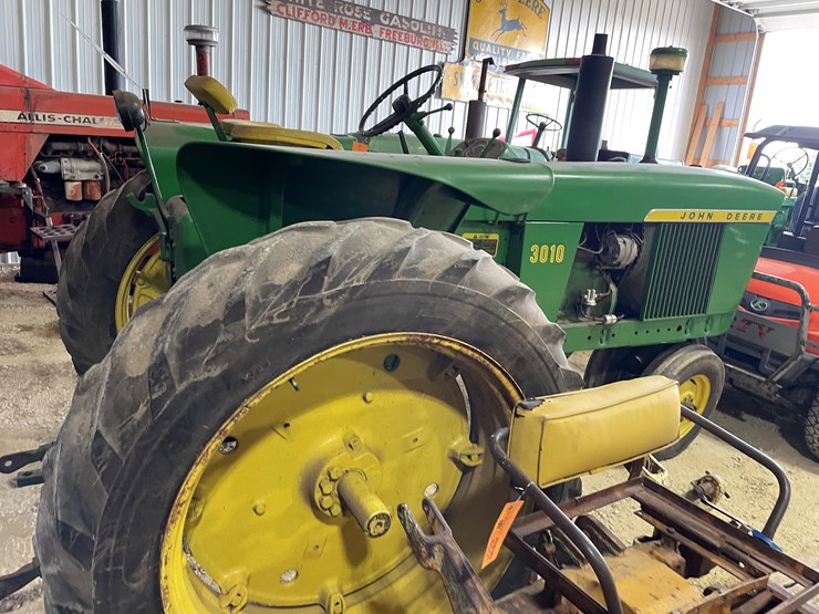 john-deere-3010-image-3
