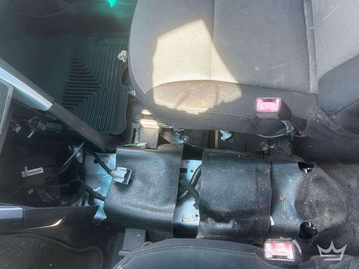 2015-ford-explorer-image-16