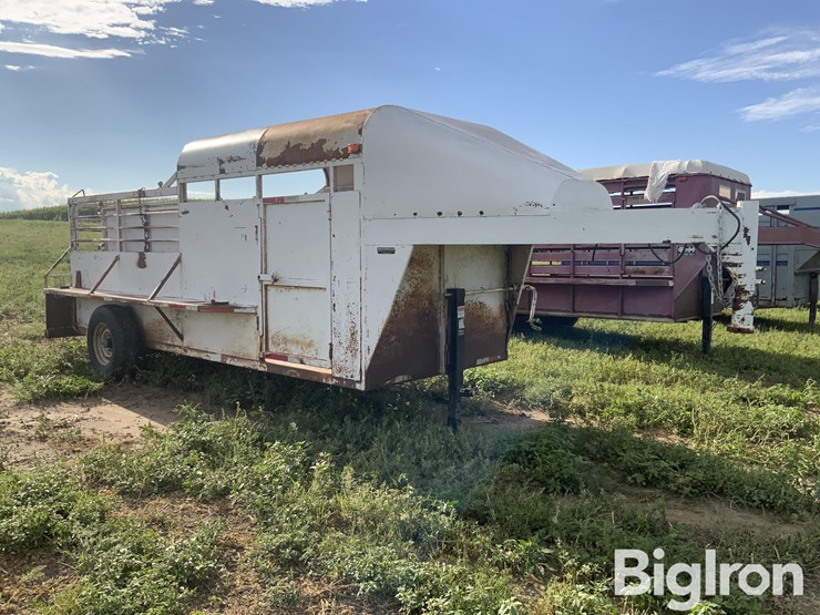 1985-easley-s/a-gooseneck-livestock-trailer-image-3
