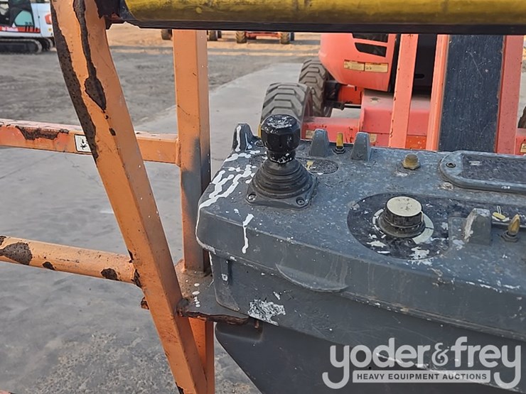 2015-jlg-600aj-image-31