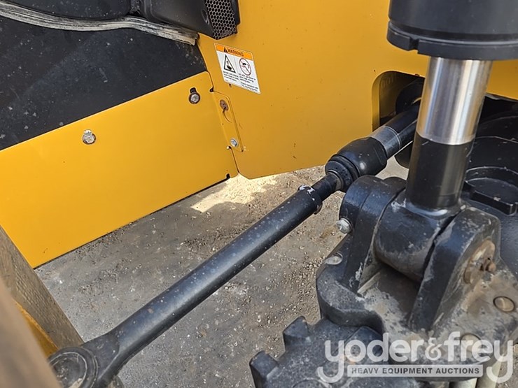 2019-caterpillar-tl1255d-image-64