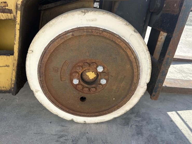 caterpillar-t80d-image-39