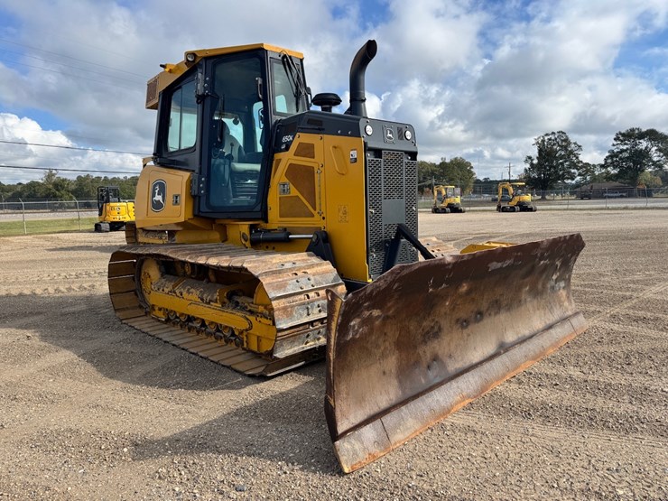 2022-deere-650k-lgp-image-3