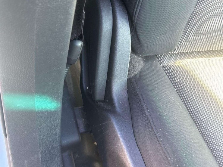 2015-ford-explorer-image-25