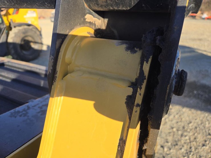 2020-caterpillar-259d3-image-24