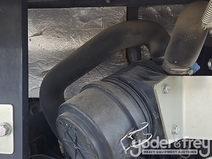 2019-deere-26g-image-42