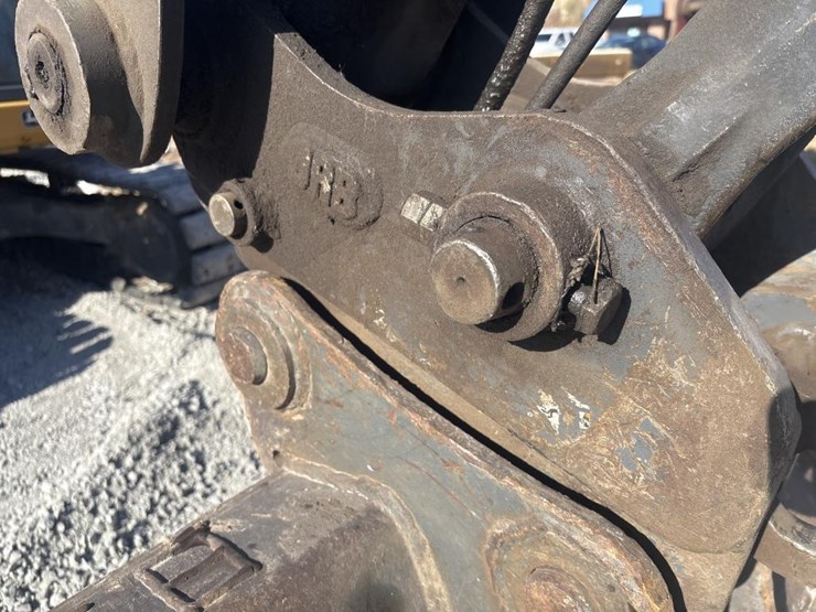 2013-deere-85d-image-36