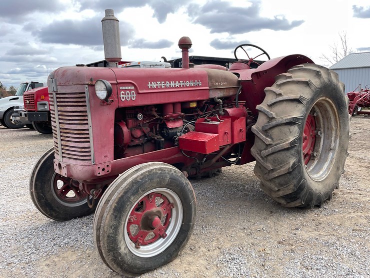 1956-international-600-image-1