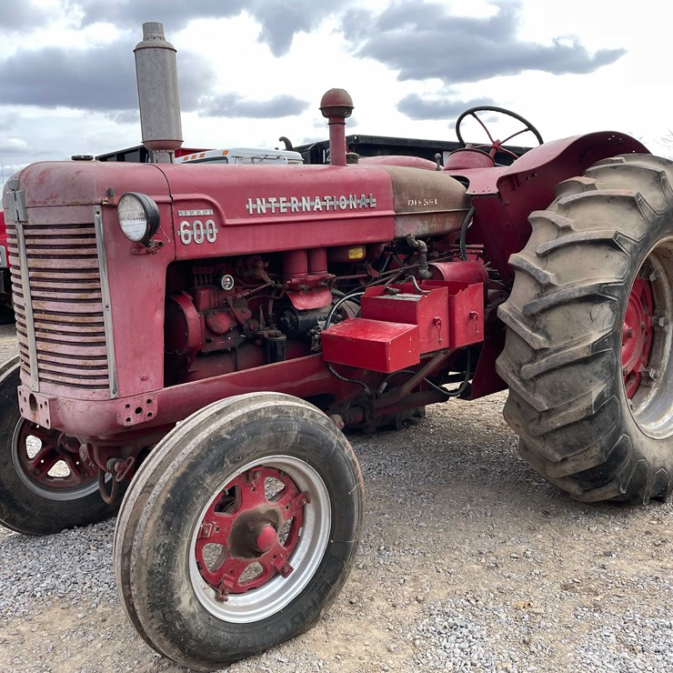 1956 INTERNATIONAL 600