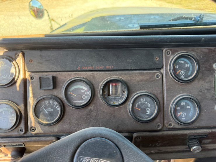 #22592-•-inop-1992-freightliner-t/a-daycab-truck-tractor-vin:-1fuymzyb1np520782-image-86