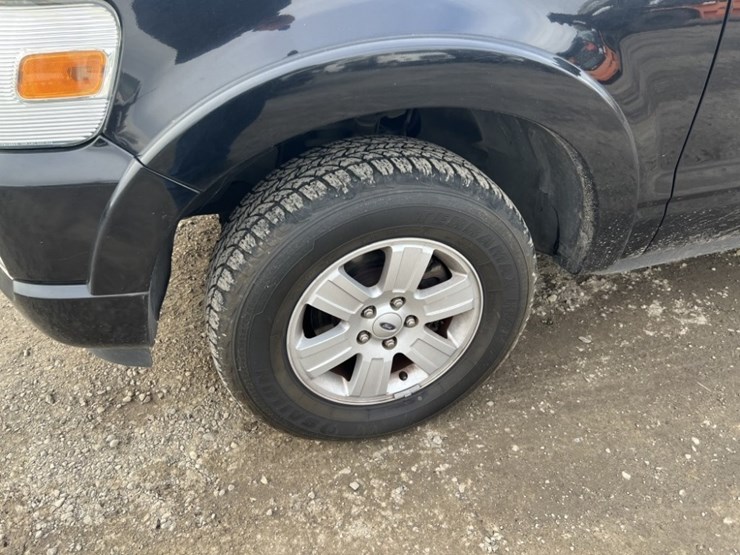 2009-ford-explorer-xlt-image-9