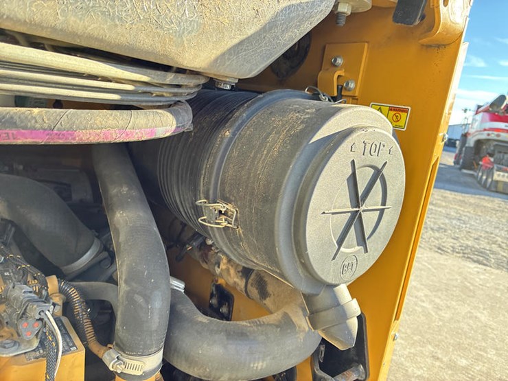 2018-caterpillar-259d-image-49