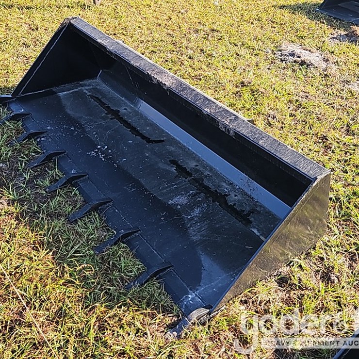 Unused 84" Bucket w/Teeth to suit Skidsteer