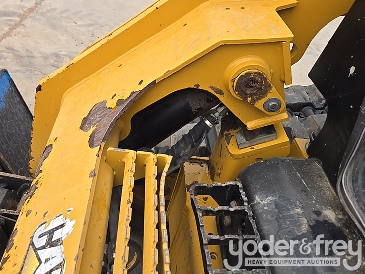 2022-caterpillar-299d3-image-12