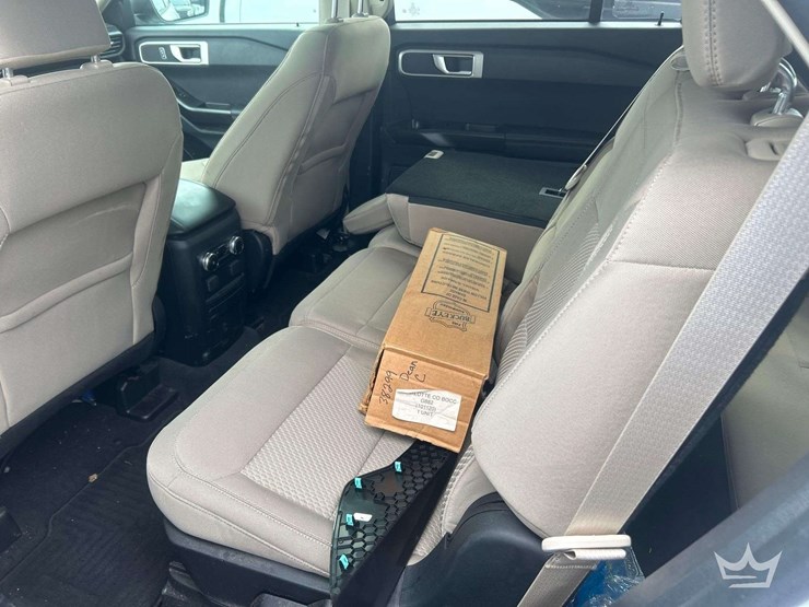 2022-ford-explorer-image-19