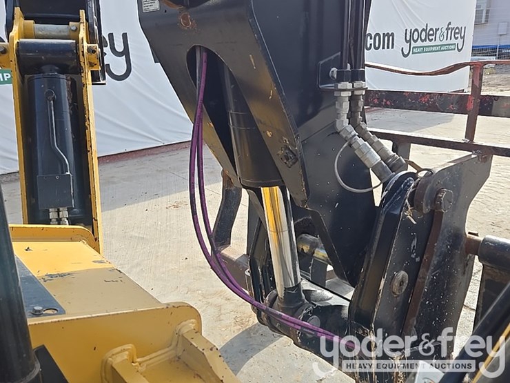 2019-caterpillar-tl1255d-image-69
