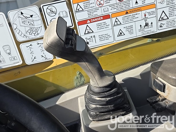 2019-caterpillar-tl1255d-image-108