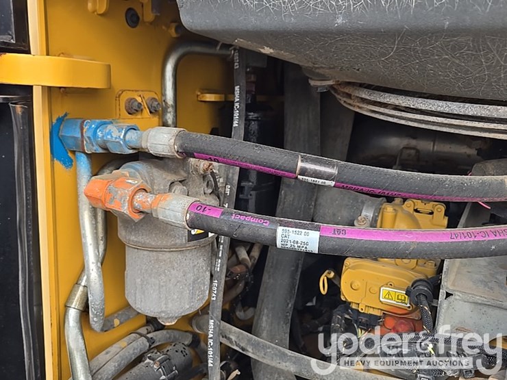 2021-caterpillar-299d3-image-30