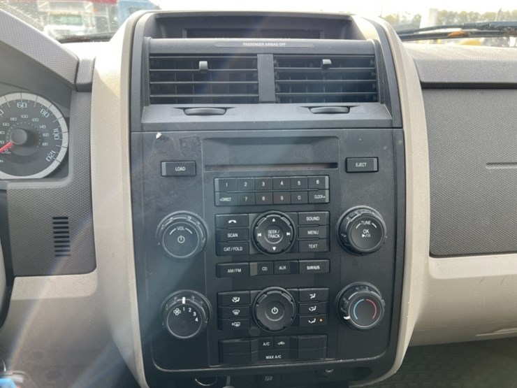 2011-ford-escape-image-22