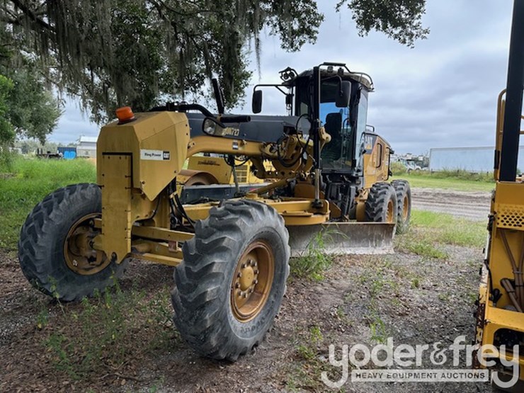 2012-caterpillar-120m-image-1