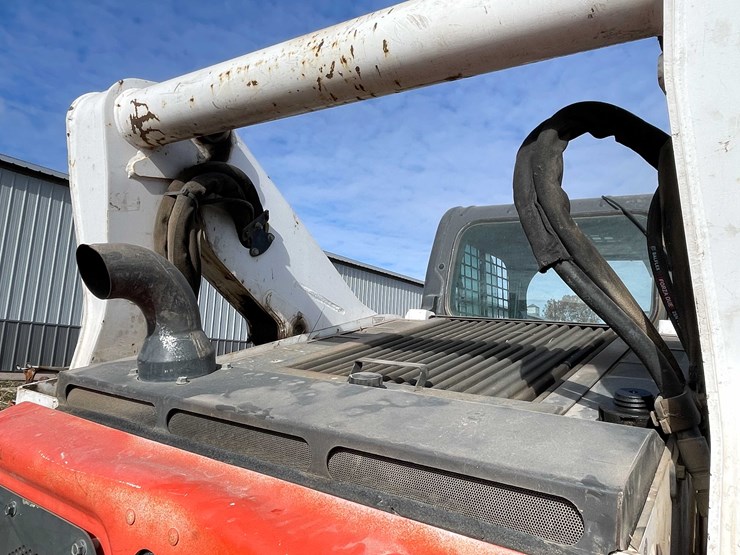 2015-bobcat-t870-image-21