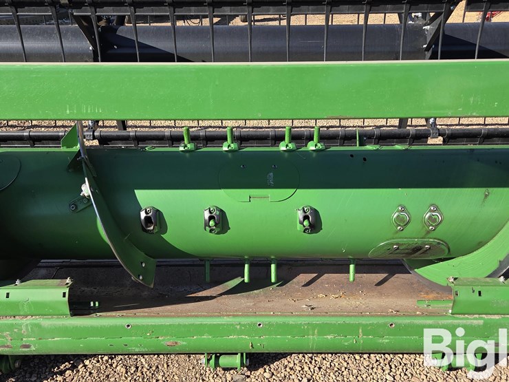 2022-john-deere-635f-image-10