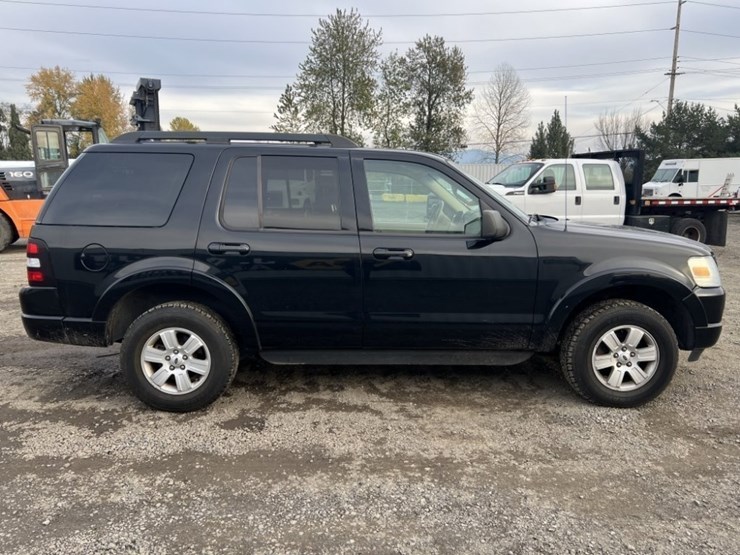 2009-ford-explorer-xlt-image-3