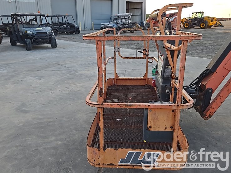 2015-jlg-600aj-image-27